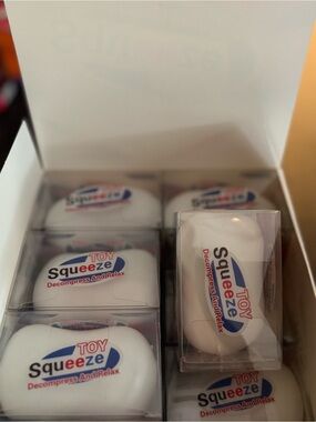 VIRAL CRUNCHY SOAP Squeeze Stress Ball - White